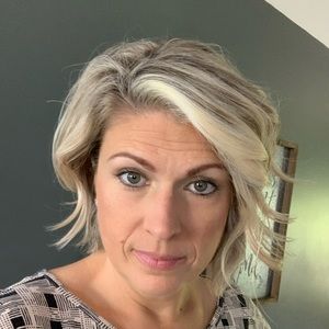 Meet your Posher, Holly